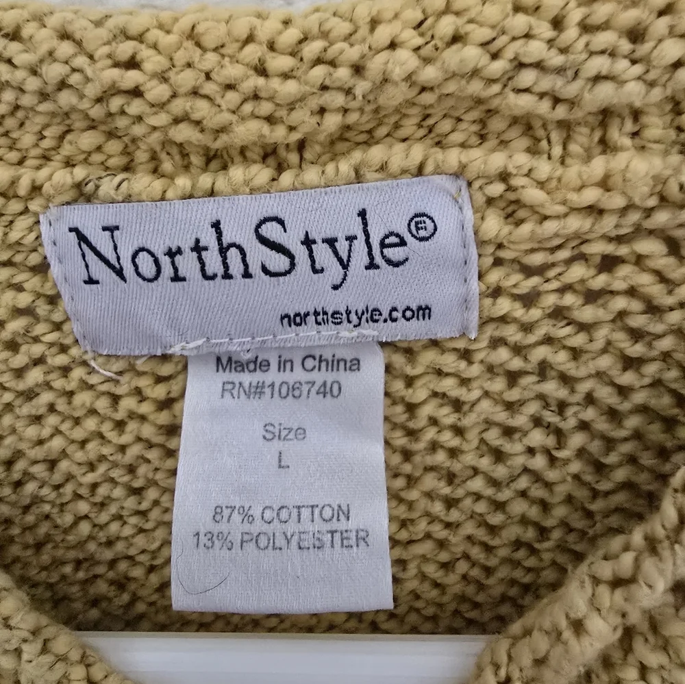 Mustard yellow knit sweater with one pocket, size large. - Picture 3 of 4